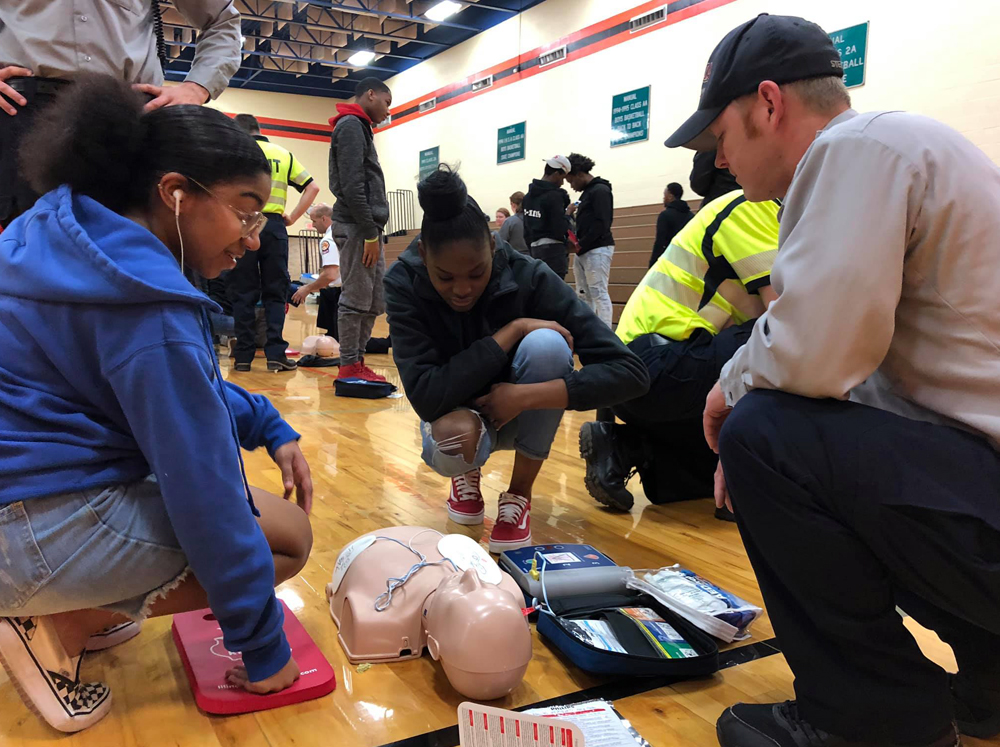 showing cpr to grade school students